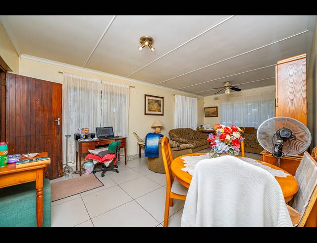 3 BEDROOM HOUSE TO LET IN CAVERSHAM GLEN